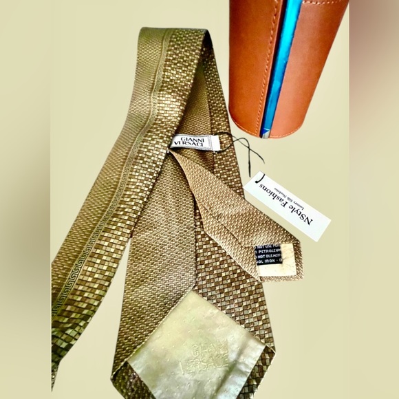 Gianni Versace NWT Silk Tie & Leather Tie Case; Medusa head in center/ Greek Key - Picture 3 of 11